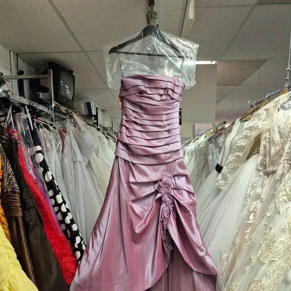 Formal Dress - Picture 1 of 2